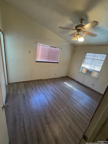 5247 Village Glen, San Antonio, TX 78218