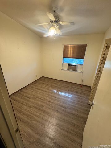 5247 Village Glen, San Antonio, TX 78218