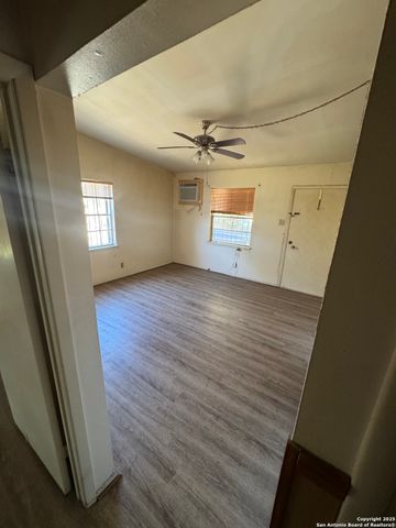 5247 Village Glen, San Antonio, TX 78218