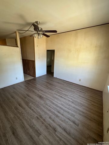 5247 Village Glen, San Antonio, TX 78218