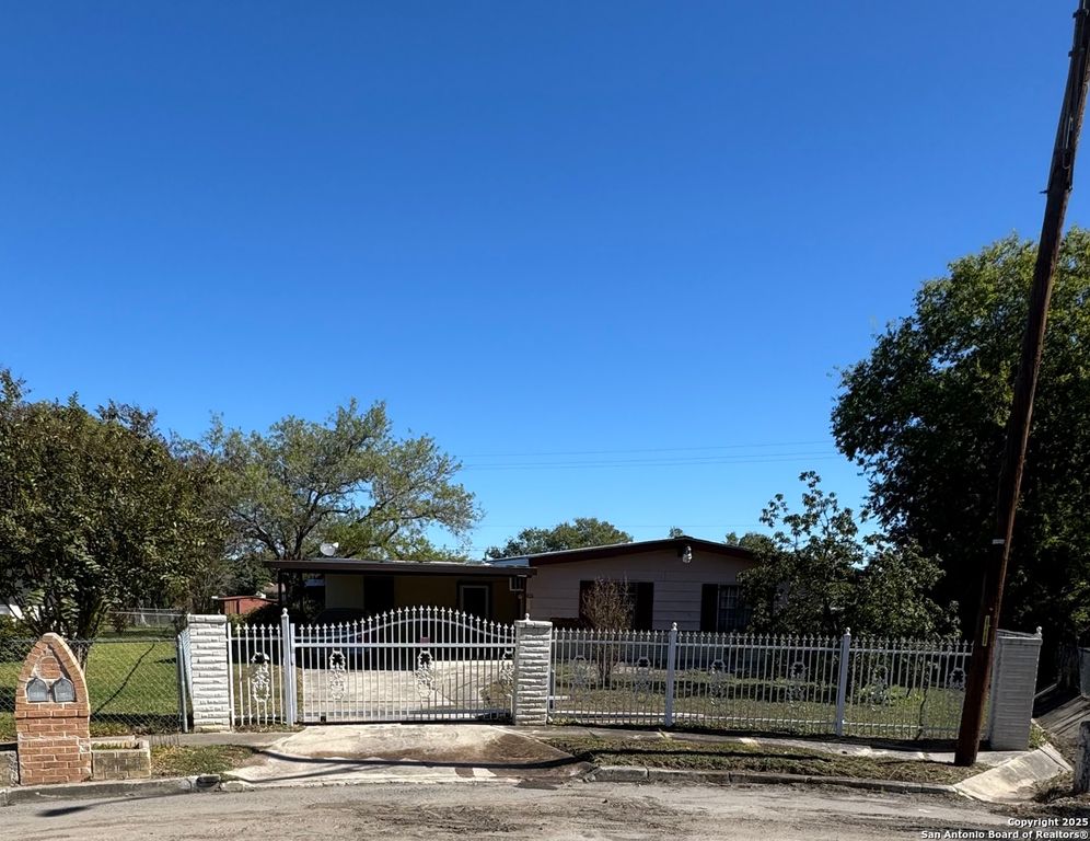 5247 Village Glen, San Antonio, TX 78218