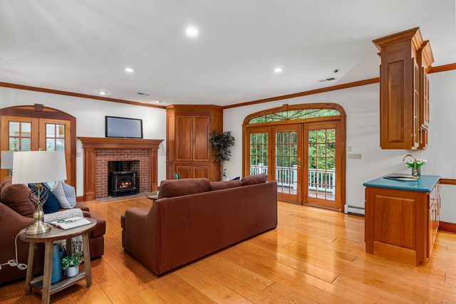31 Lawlor Road, Tolland, CT 06084