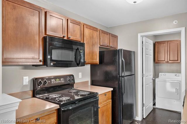28190 Oakmonte Circle, New Hudson, MI 48165