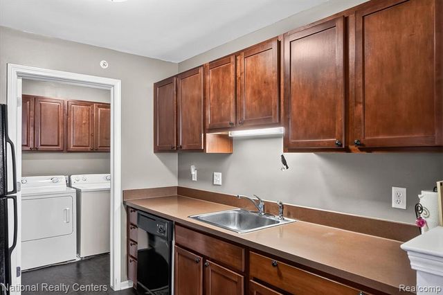 28190 Oakmonte Circle, New Hudson, MI 48165