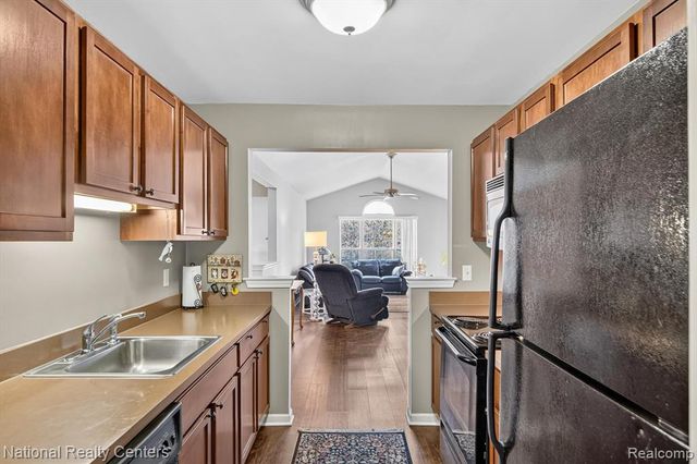 28190 Oakmonte Circle, New Hudson, MI 48165