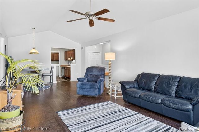 28190 Oakmonte Circle, New Hudson, MI 48165