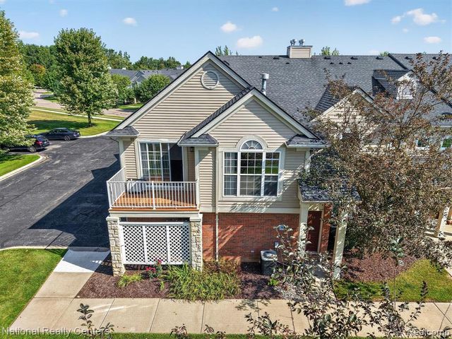 28190 Oakmonte Circle, New Hudson, MI 48165