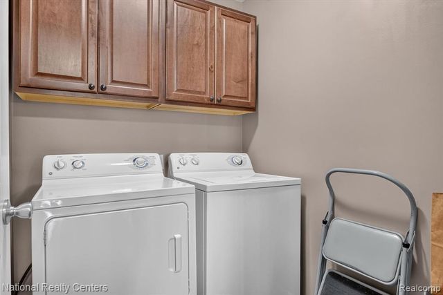 28190 Oakmonte Circle, New Hudson, MI 48165