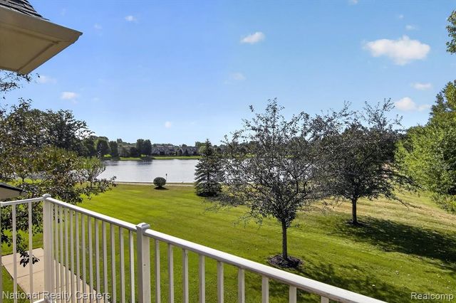 28190 Oakmonte Circle, New Hudson, MI 48165