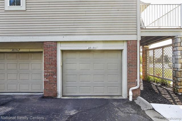 28190 Oakmonte Circle, New Hudson, MI 48165