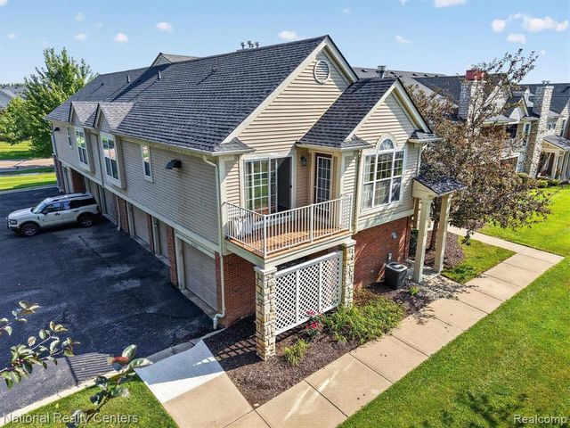 28190 Oakmonte Circle, New Hudson, MI 48165