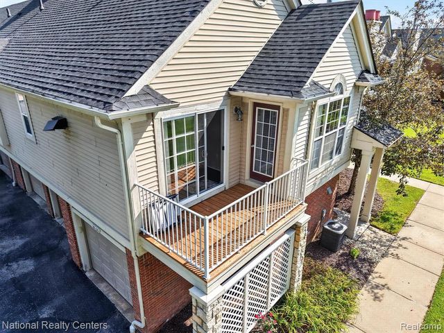 28190 Oakmonte Circle, New Hudson, MI 48165