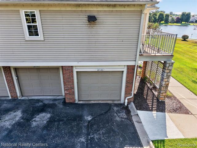 28190 Oakmonte Circle, New Hudson, MI 48165