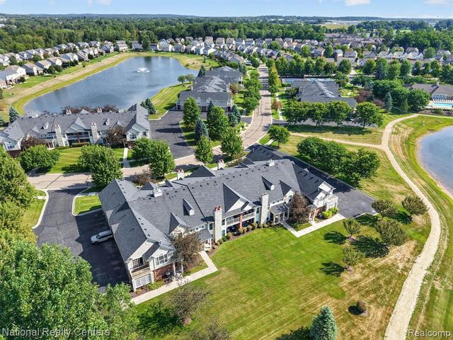 28190 Oakmonte Circle, New Hudson, MI 48165