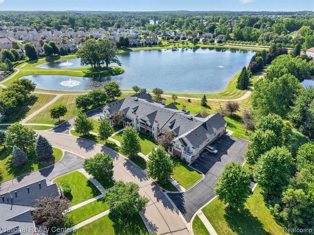 28190 Oakmonte Circle, New Hudson, MI 48165