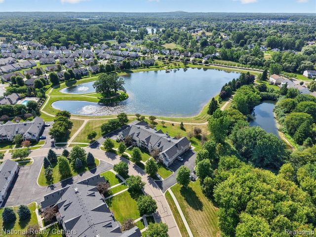 28190 Oakmonte Circle, New Hudson, MI 48165