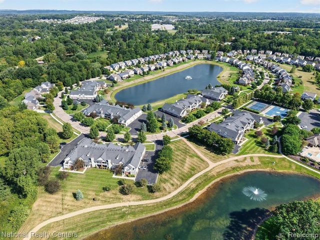28190 Oakmonte Circle, New Hudson, MI 48165