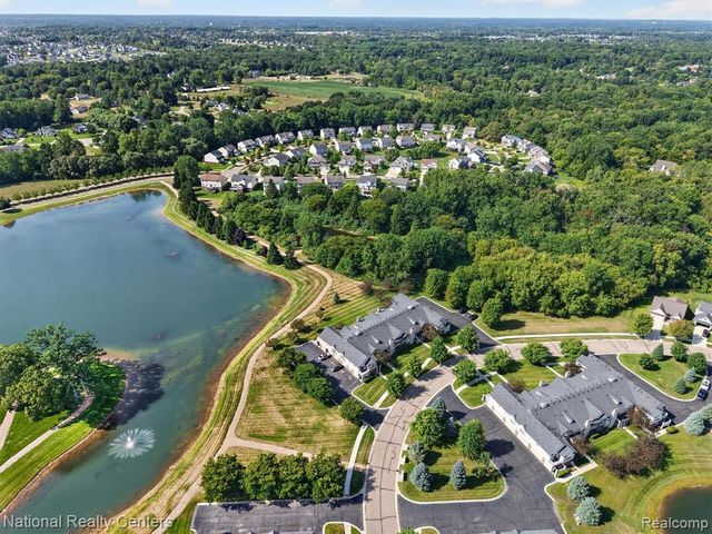 28190 Oakmonte Circle, New Hudson, MI 48165