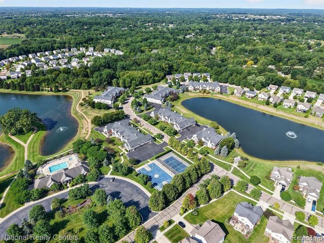 28190 Oakmonte Circle, New Hudson, MI 48165