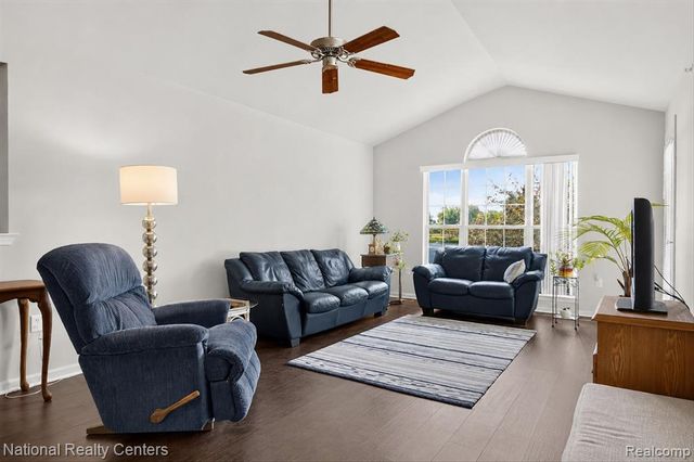 28190 Oakmonte Circle, New Hudson, MI 48165
