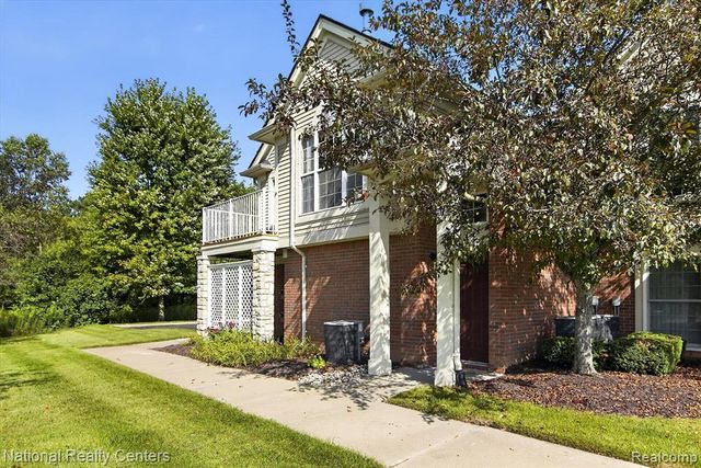 28190 Oakmonte Circle, New Hudson, MI 48165