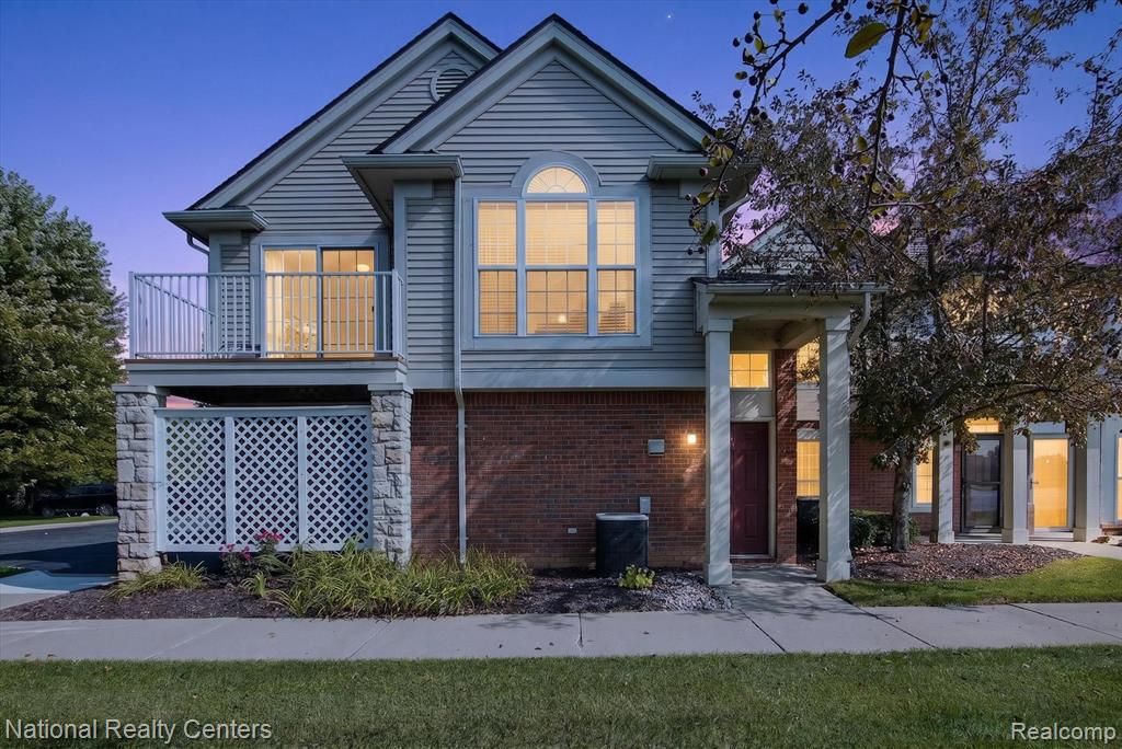 28190 Oakmonte Circle, New Hudson, MI 48165
