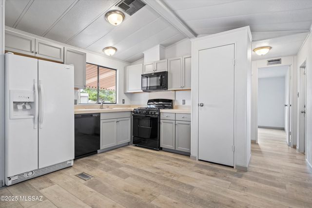 1432 W Buena Tierra Place, Tucson, AZ 85705
