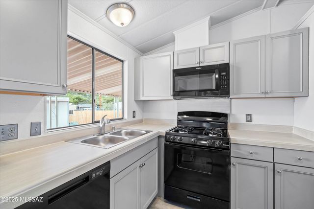 1432 W Buena Tierra Place, Tucson, AZ 85705