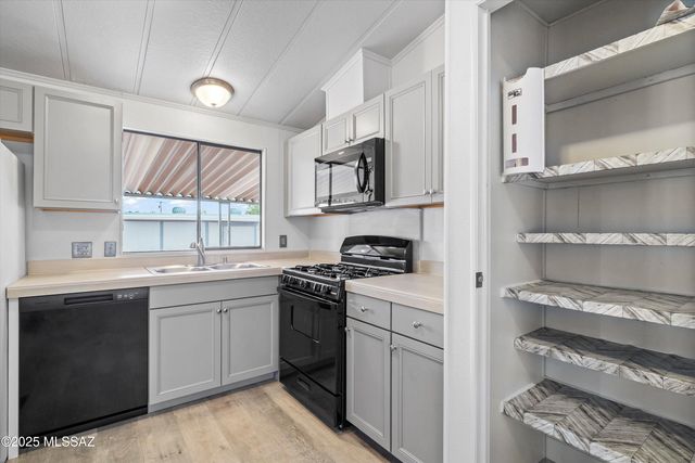 1432 W Buena Tierra Place, Tucson, AZ 85705