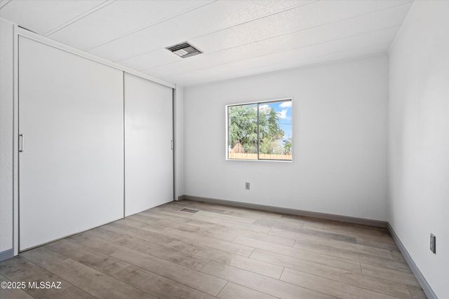 1432 W Buena Tierra Place, Tucson, AZ 85705