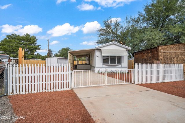 1432 W Buena Tierra Place, Tucson, AZ 85705