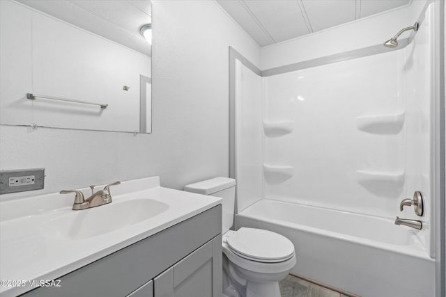 1432 W Buena Tierra Place, Tucson, AZ 85705