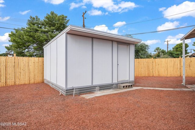 1432 W Buena Tierra Place, Tucson, AZ 85705