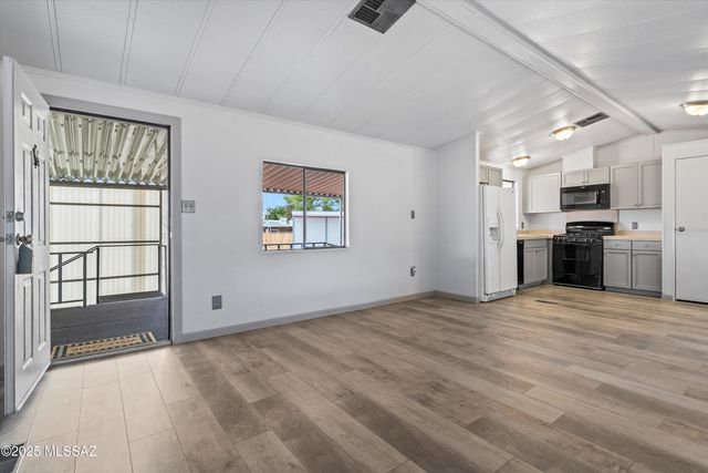 1432 W Buena Tierra Place, Tucson, AZ 85705
