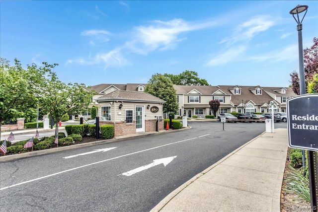 802 Willow Lane, Valley Stream, NY 11580