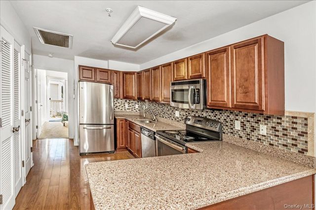 802 Willow Lane, Valley Stream, NY 11580