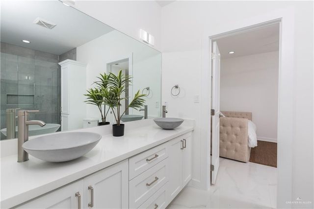 5703 N 44th Lane, Mcallen, TX 78504