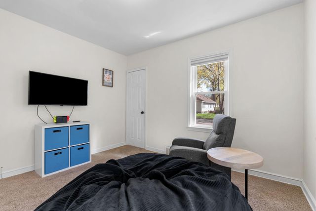1809 Hyacinth Avenue E, Saint Paul, MN 55119