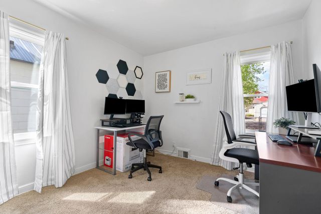 1809 Hyacinth Avenue E, Saint Paul, MN 55119