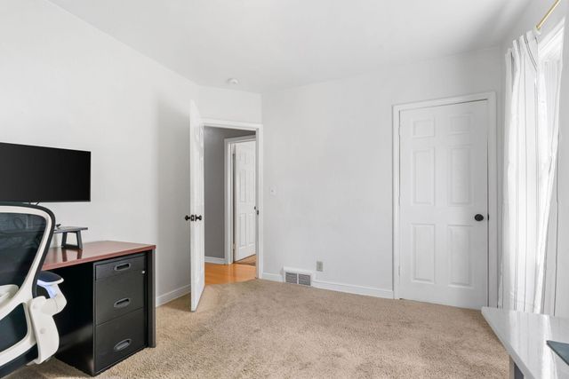 1809 Hyacinth Avenue E, Saint Paul, MN 55119