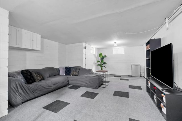 1809 Hyacinth Avenue E, Saint Paul, MN 55119
