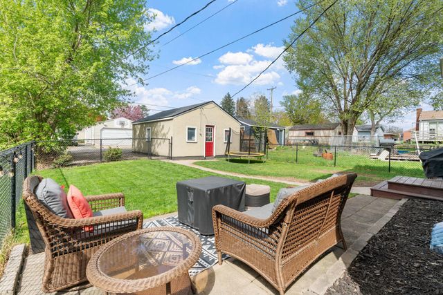 1809 Hyacinth Avenue E, Saint Paul, MN 55119