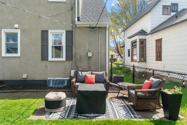 1809 Hyacinth Avenue E, Saint Paul, MN 55119
