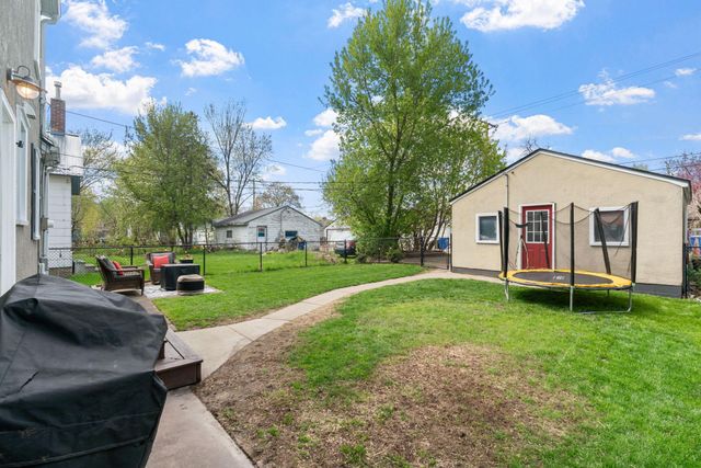 1809 Hyacinth Avenue E, Saint Paul, MN 55119