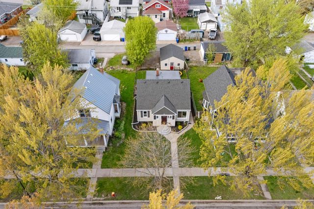 1809 Hyacinth Avenue E, Saint Paul, MN 55119