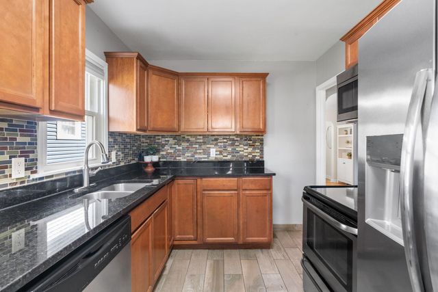 1809 Hyacinth Avenue E, Saint Paul, MN 55119