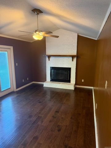 15 RED OAK LN, Russellville, AR 72802