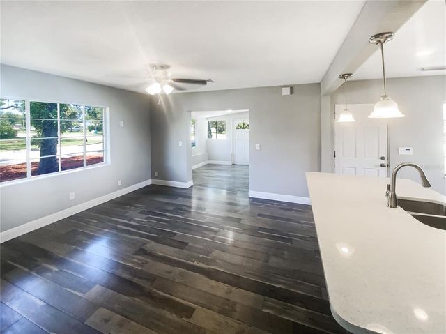 5466 9TH AVENUE N, St Petersburg, FL 33710