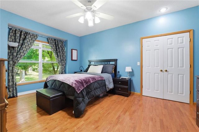 913 Applewood Lane, Belton, MO 64012