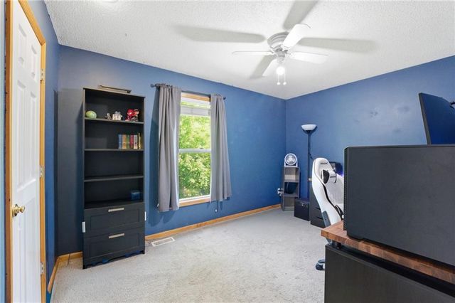 913 Applewood Lane, Belton, MO 64012